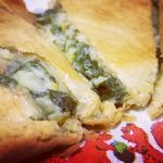 Pizzardone di pasta sfoglia integrale ripiena di verdure e besciamella