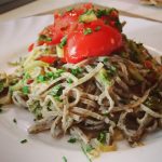 Spaghetti di canapa, pomodoro fresco ed erba cipollina