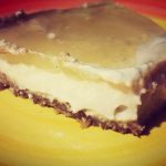 Cheese cake con crema Chantilly e glassa di succo di mela