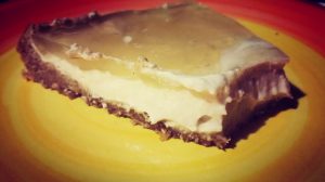 Cheese cake con crema Chantilly e glassa di succo di mela