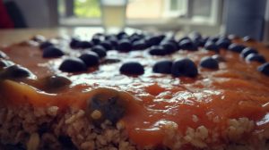 Cheesecake al succo di albicocca e mirtilli