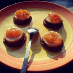Mini muffin bicolore alla confettura di albicocca